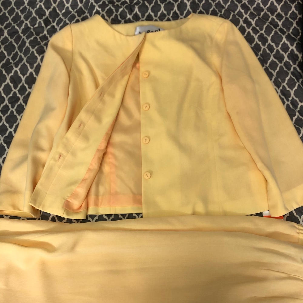 two piece - Picture 4 of 7